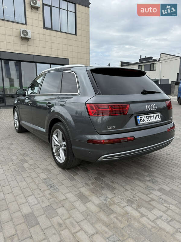 Позашляховик / Кросовер Audi Q7 e-tron 2017 в Рівному