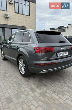 Внедорожник / Кроссовер Audi Q7 e-tron 2017 в 