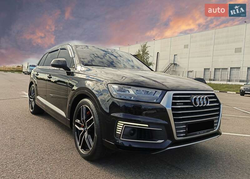 Позашляховик / Кросовер Audi Q7 e-tron 2016 в Рівному