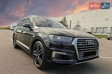 Внедорожник / Кроссовер Audi Q7 e-tron 2016 в 