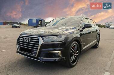 Позашляховик / Кросовер Audi Q7 e-tron 2016 в Рівному