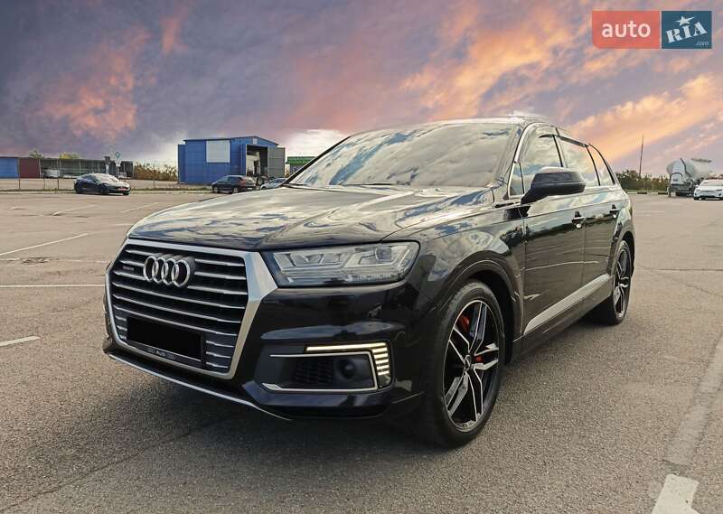 Позашляховик / Кросовер Audi Q7 e-tron 2016 в Рівному