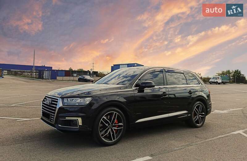 Позашляховик / Кросовер Audi Q7 e-tron 2016 в Рівному