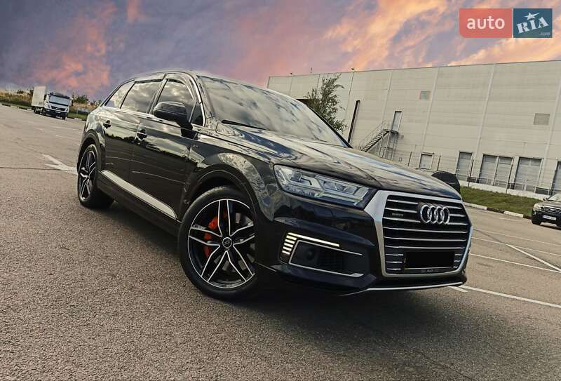 Позашляховик / Кросовер Audi Q7 e-tron 2016 в Рівному
