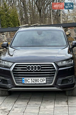 Позашляховик / Кросовер Audi Q7 e-tron 2018 в 