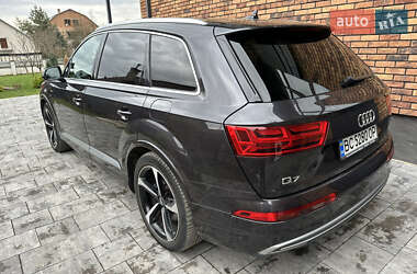 Позашляховик / Кросовер Audi Q7 e-tron 2018 в 