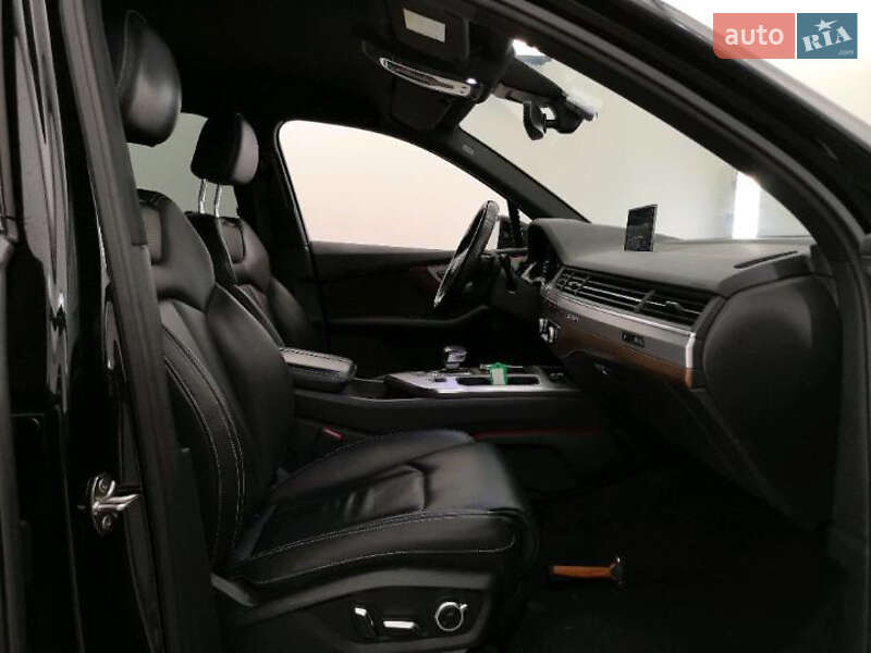 Позашляховик / Кросовер Audi Q7 e-tron 2016 в Ужгороді