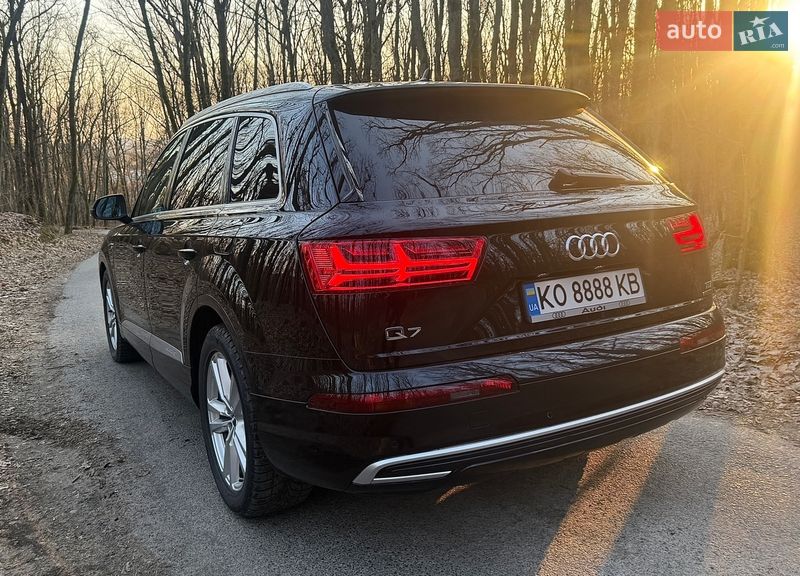 Позашляховик / Кросовер Audi Q7 e-tron 2016 в Ужгороді
