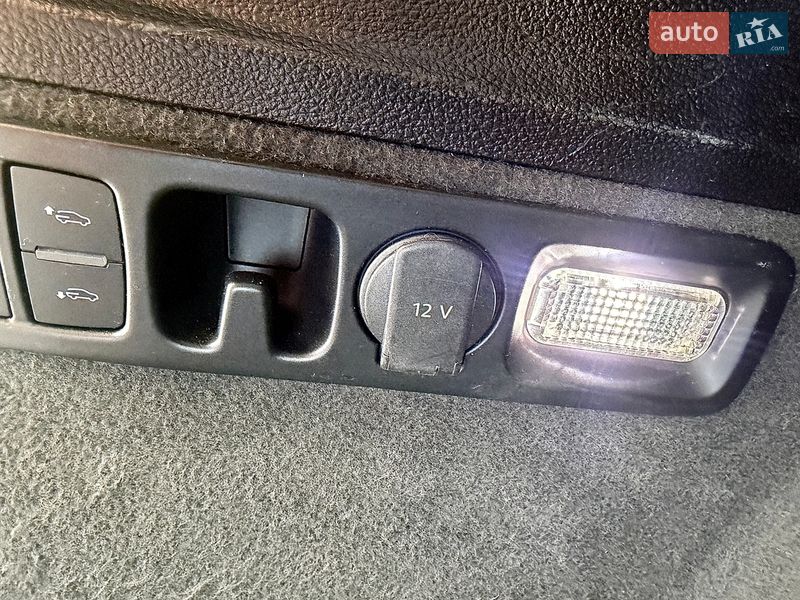 Позашляховик / Кросовер Audi Q7 e-tron 2016 в Ужгороді