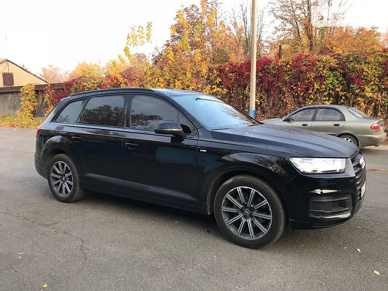 Внедорожник / Кроссовер Audi Q7 2017 в Курахово