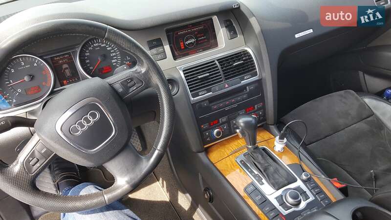 Внедорожник / Кроссовер Audi Q7 2007 в Ужгороде