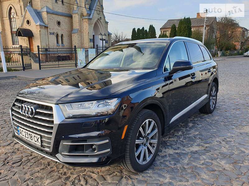 Внедорожник / Кроссовер Audi Q7 2017 в 