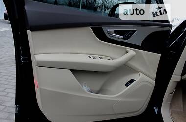 Позашляховик / Кросовер Audi Q7 2016 в 