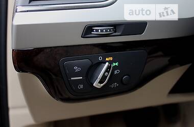 Позашляховик / Кросовер Audi Q7 2016 в 