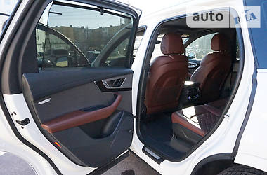 Позашляховик / Кросовер Audi Q7 2017 в 