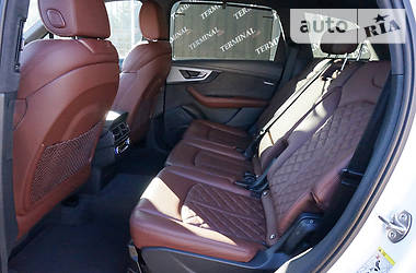 Позашляховик / Кросовер Audi Q7 2017 в 