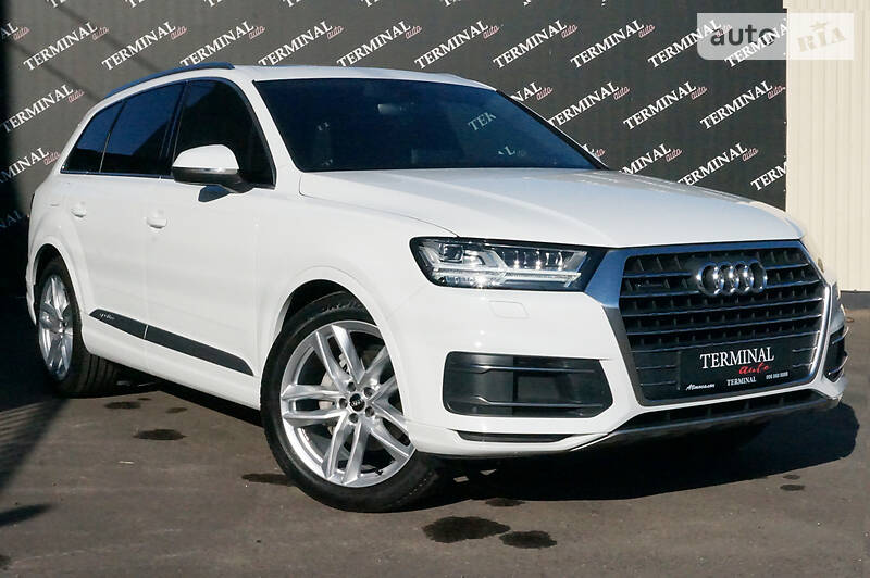 Позашляховик / Кросовер Audi Q7 2017 в 