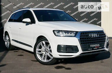 Позашляховик / Кросовер Audi Q7 2017 в 