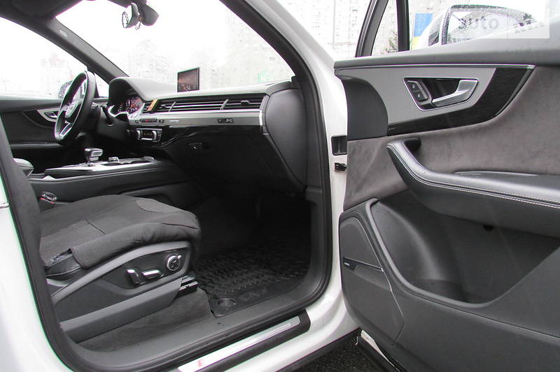 Позашляховик / Кросовер Audi Q7 2016 в Києві