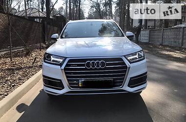 Позашляховик / Кросовер Audi Q7 2017 в 