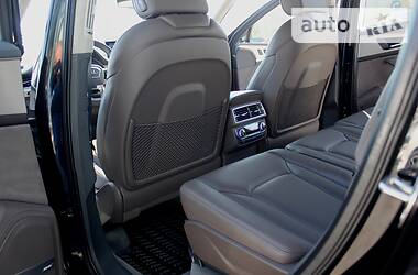Позашляховик / Кросовер Audi Q7 2015 в 