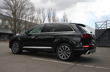 Внедорожник / Кроссовер Audi Q7 2016 в Киеве