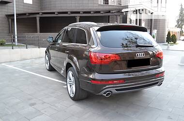Позашляховик / Кросовер Audi Q7 2013 в 