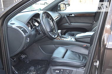 Позашляховик / Кросовер Audi Q7 2013 в 