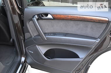 Позашляховик / Кросовер Audi Q7 2013 в 