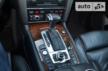 Позашляховик / Кросовер Audi Q7 2013 в 