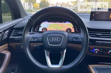 Позашляховик / Кросовер Audi Q7 2016 в 