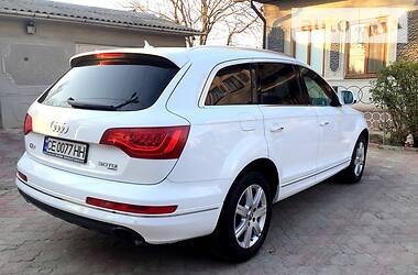 Позашляховик / Кросовер Audi Q7 2010 в 