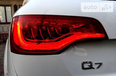 Позашляховик / Кросовер Audi Q7 2010 в 