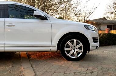 Позашляховик / Кросовер Audi Q7 2010 в 