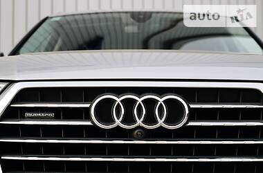 Позашляховик / Кросовер Audi Q7 2017 в 