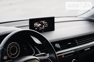 Позашляховик / Кросовер Audi Q7 2017 в 