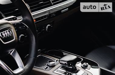 Позашляховик / Кросовер Audi Q7 2017 в 