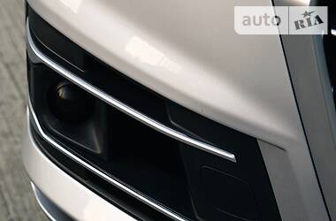 Позашляховик / Кросовер Audi Q7 2017 в 