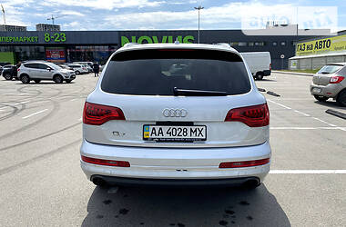 Позашляховик / Кросовер Audi Q7 2011 в 