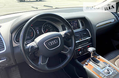 Позашляховик / Кросовер Audi Q7 2011 в 