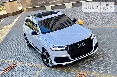 Позашляховик / Кросовер Audi Q7 2016 в 