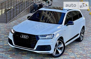 Позашляховик / Кросовер Audi Q7 2016 в 