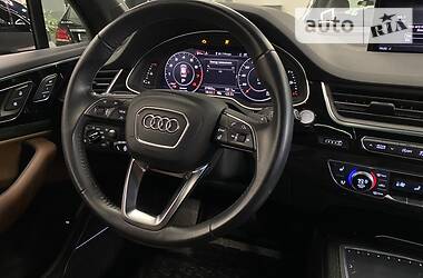 Позашляховик / Кросовер Audi Q7 2017 в 