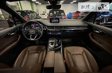 Позашляховик / Кросовер Audi Q7 2017 в 