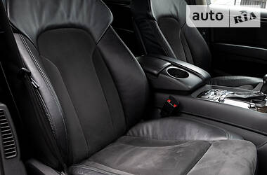 Позашляховик / Кросовер Audi Q7 2013 в 