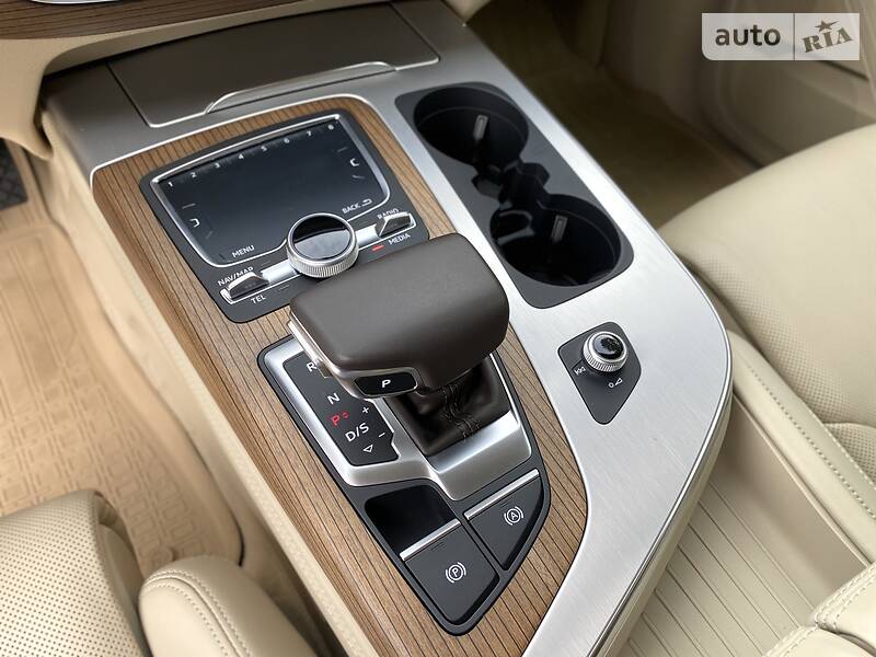 Позашляховик / Кросовер Audi Q7 2017 в Києві
