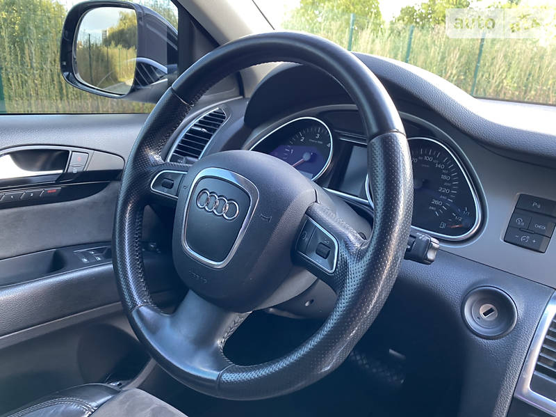 Позашляховик / Кросовер Audi Q7 2009 в Луцьку
