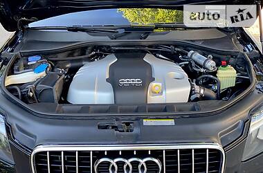 Позашляховик / Кросовер Audi Q7 2015 в 