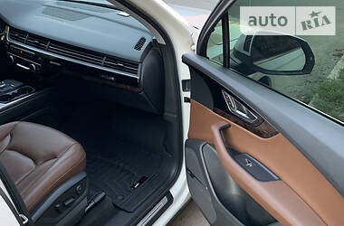 Позашляховик / Кросовер Audi Q7 2017 в 