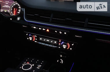 Позашляховик / Кросовер Audi Q7 2017 в 